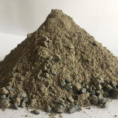 常用的輕質(zhì)隔熱澆注料有膨脹珍珠巖、膨脹蛭石、陶粒和氧化鋁空心球澆注料等